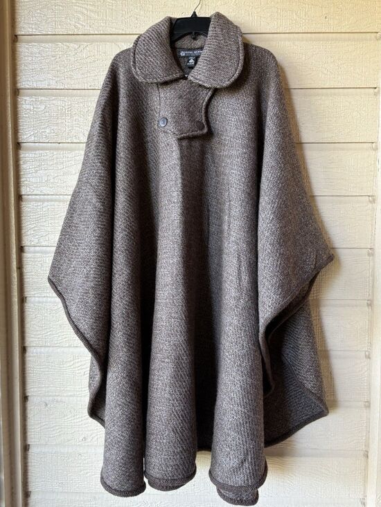 Manos Del Uruguay Jackets & Blazers - Manos Del Uruguay womens Vintage Brown 100% Wool Hand Made Long Midi Poncho Wrap